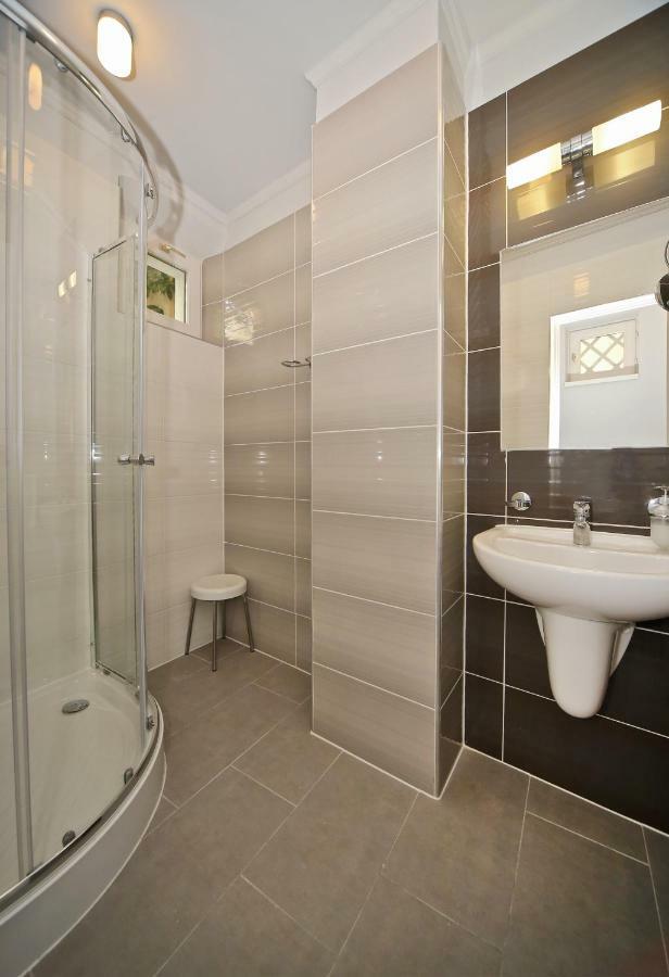 Varkapu Apartman Еґер Екстер'єр фото